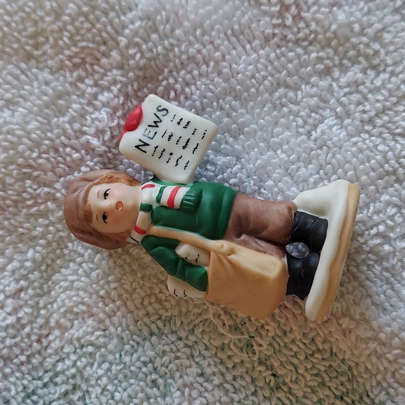 G Z Lefton Figurines and Holiday Village Set - Picture 8 of 17